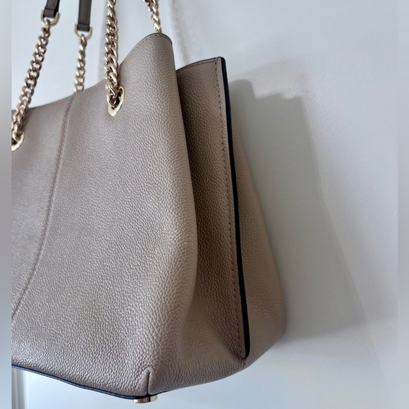 Michael Kors Teagan Beige Pebble Leather Shoulder Bag with Gold Chain Straps - Picture 12 of 13